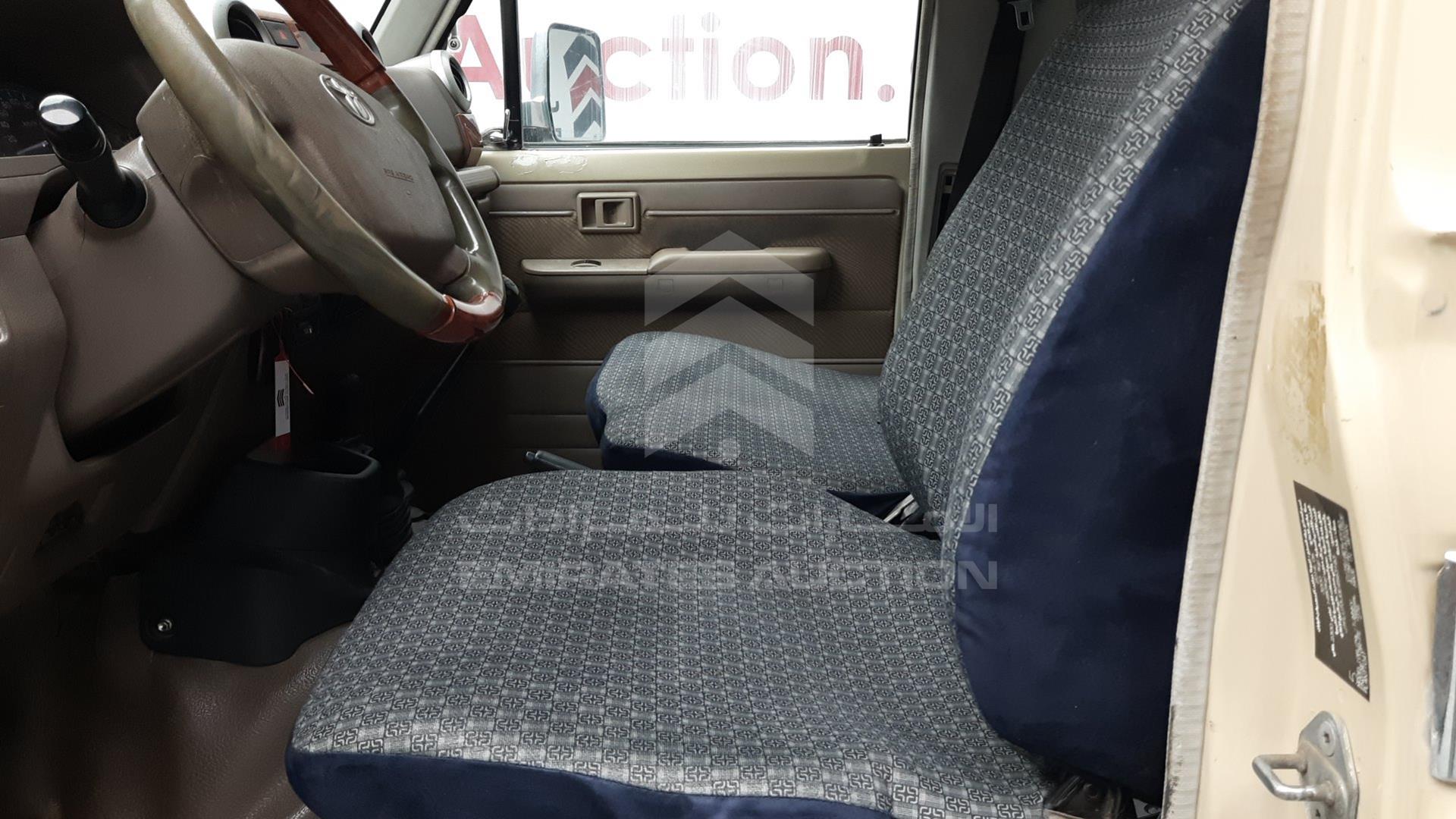 2014 TOYOTA LAND CRUISER VIN: JTFLU73J0E4563183