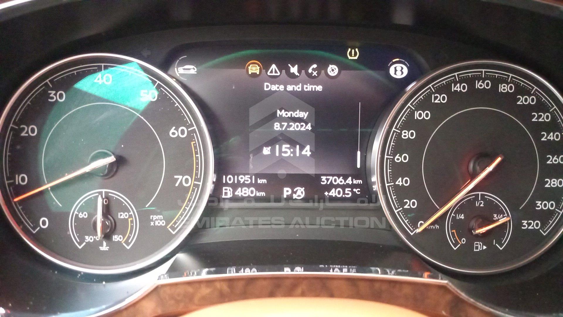 2017 BENTLEY BENTAYGA VIN: SJAAB1ZV5HC016676