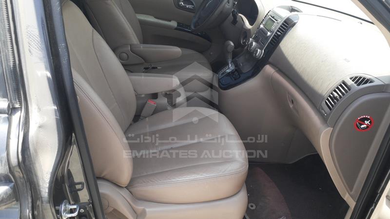 KNAMH817XF6582700 Auction: EmiratesAuction Lot: 405841 KNAMH817XF6582700 Kia Carnival 2015 GREY Photo 26