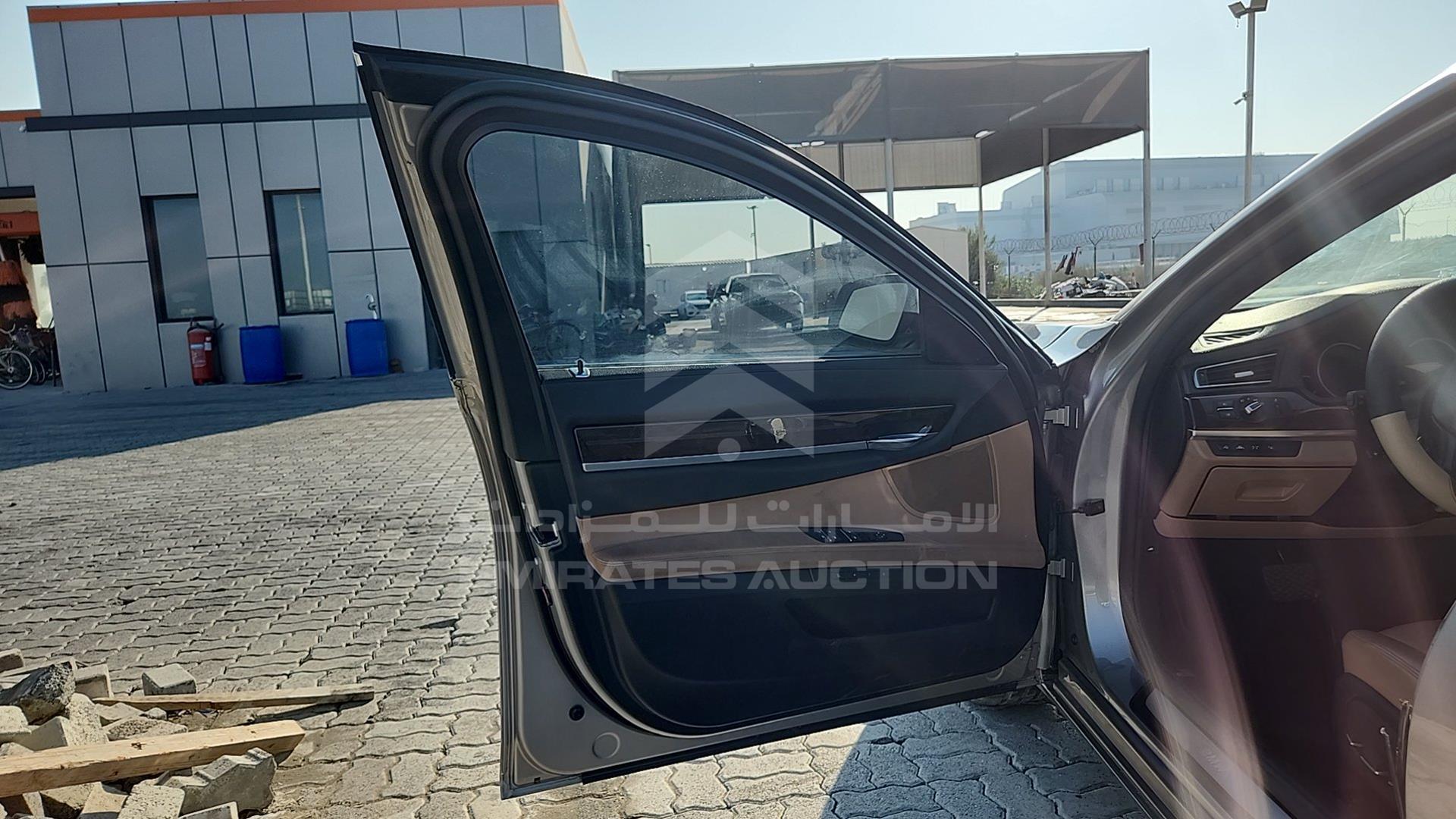 2013 BMW 750 VIN: WBAYE8101DD145934