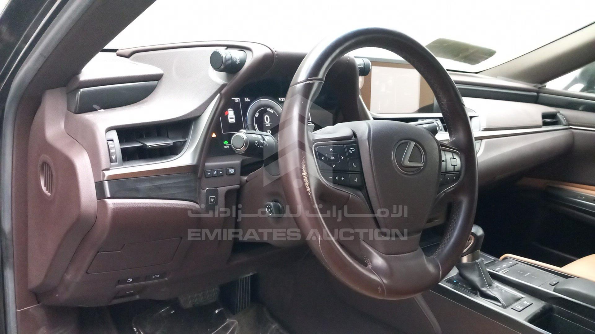 2019 LEXUS ES 300H VIN: JTHB21B17K2047840