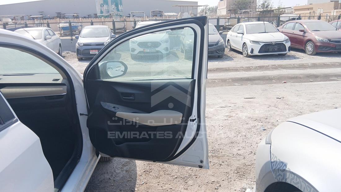 تويوتا ياريس 2023 — الباب الأمامي الأيمن — صورة 26
