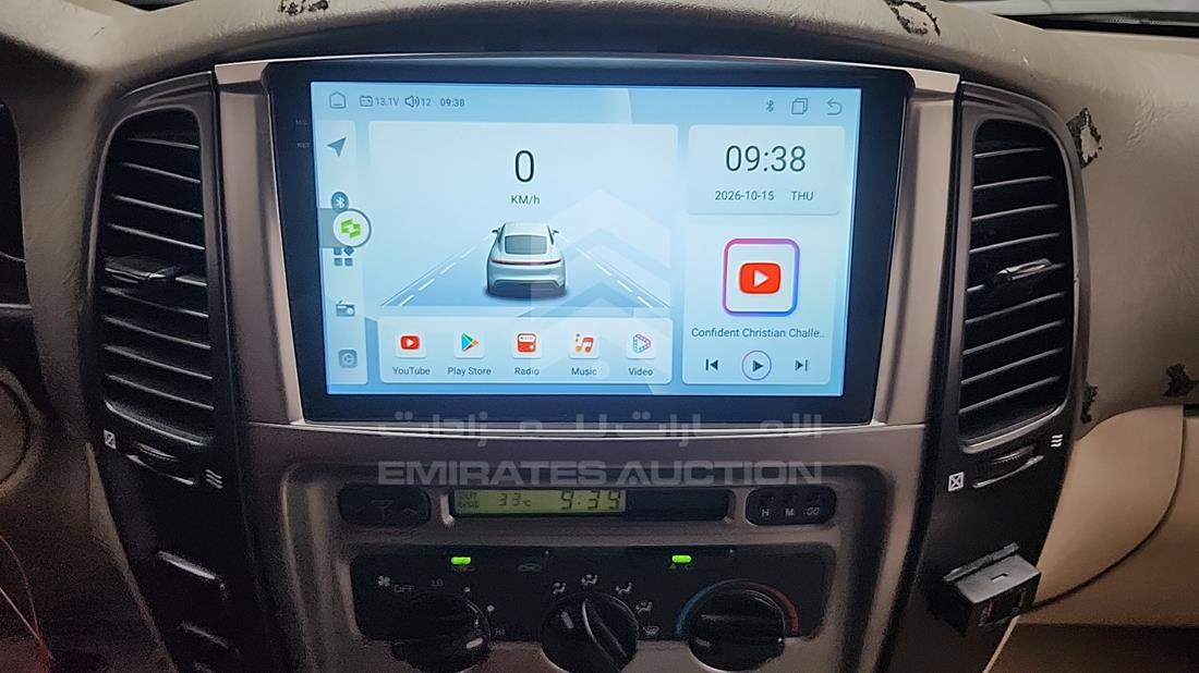 2006 Toyota Land Cruiser — Entertainment Systems & Camera Monitor & Navigation — Photo 18