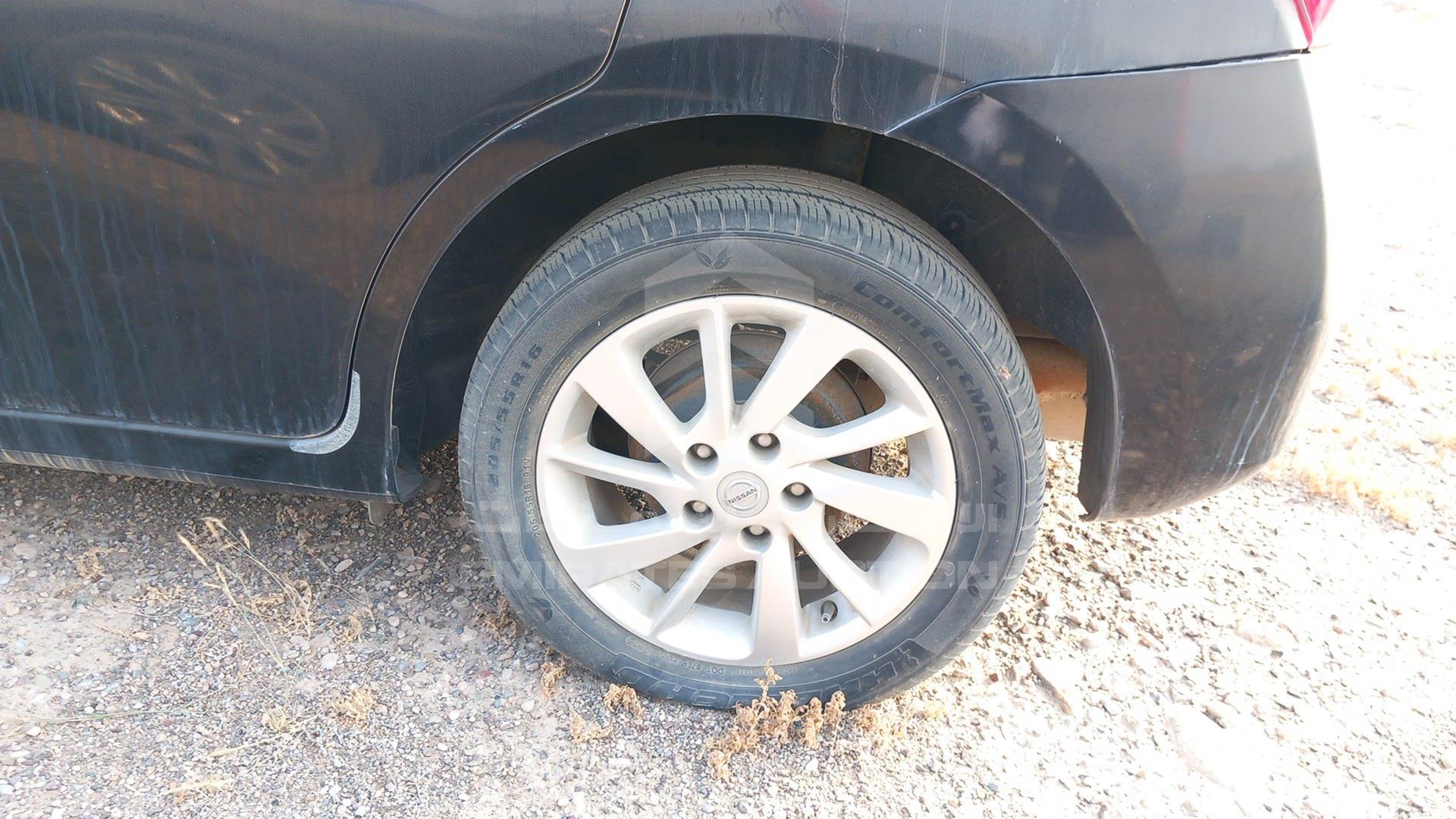 2015 NISSAN TIIDA VIN: MNTBC2C94F6006632