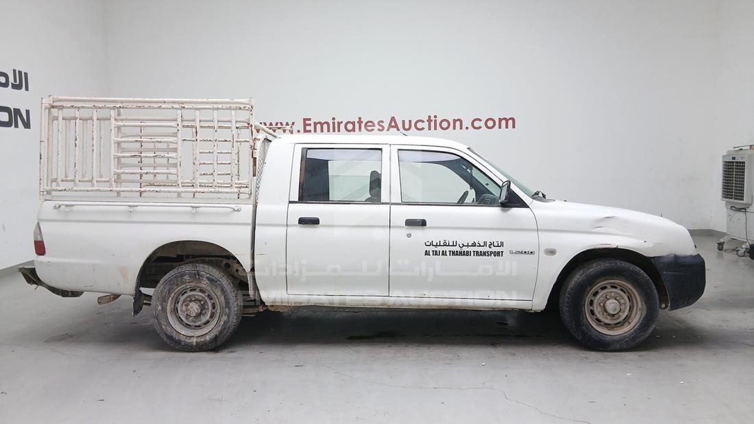 2003 Mitsubishi L 200 — Front Right Angle — Photo 11