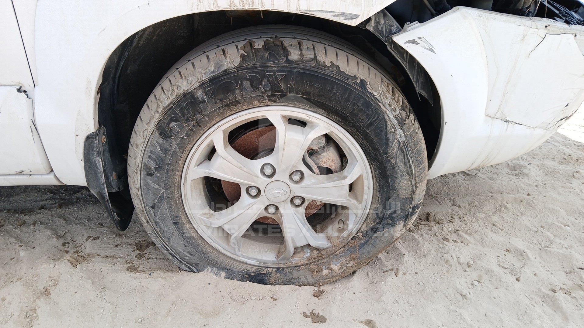 2009 HYUNDAI TUCSON VIN: KMHJM81B49U047461