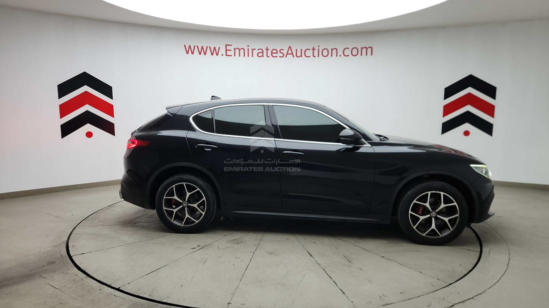 2019 Alfa Romeo Stelvio — Right Full View — Photo 39