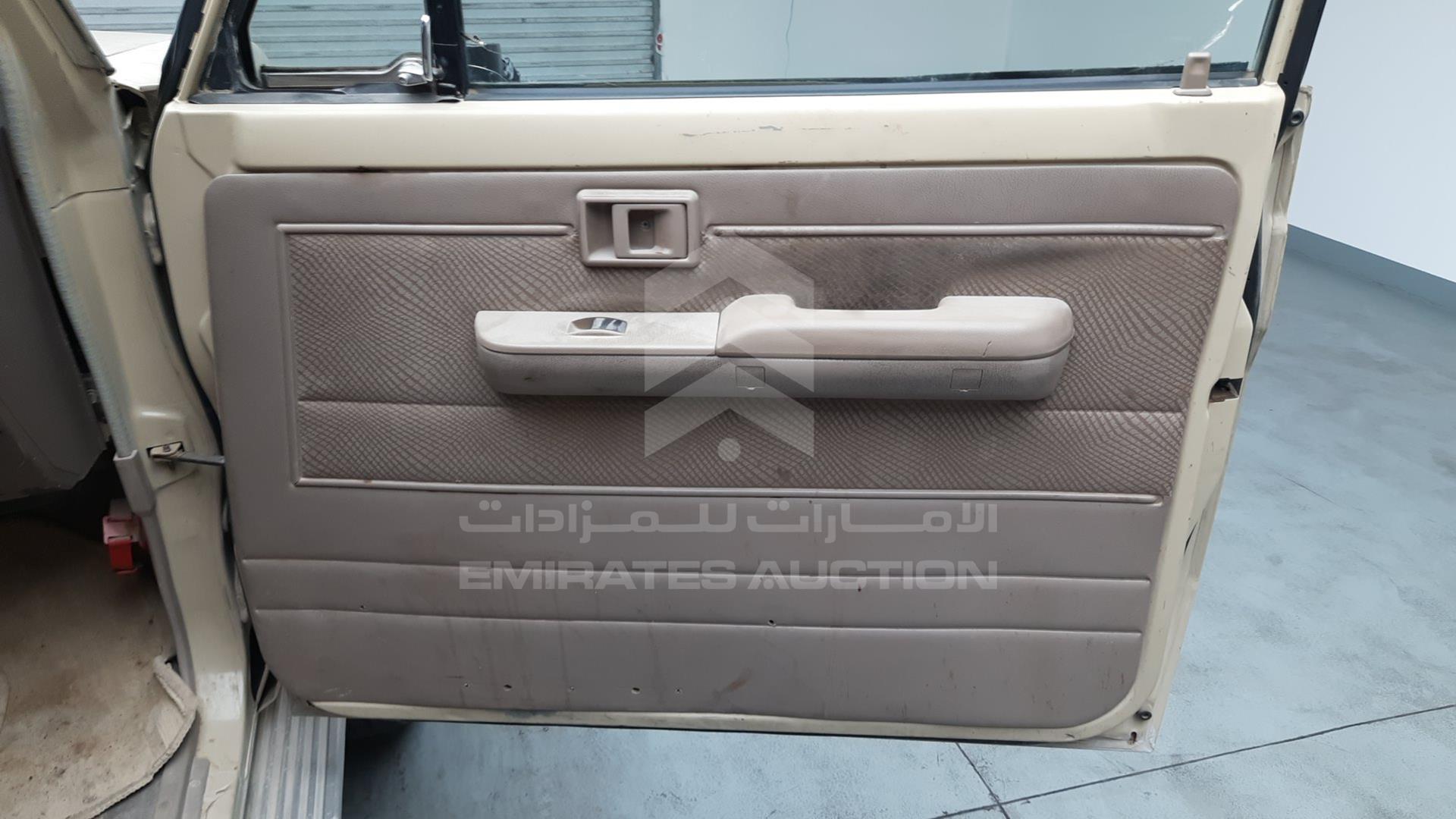 2011 TOYOTA LAND CRUISER VIN: JTFLU73J5B4521104