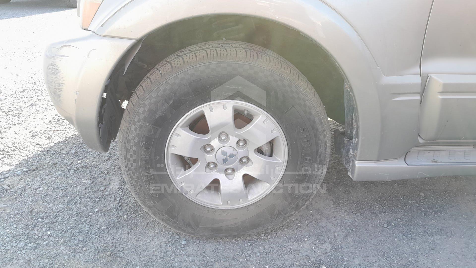 2004 MITSUBISHI PAJERO VIN: JMYLRV73W4J704652