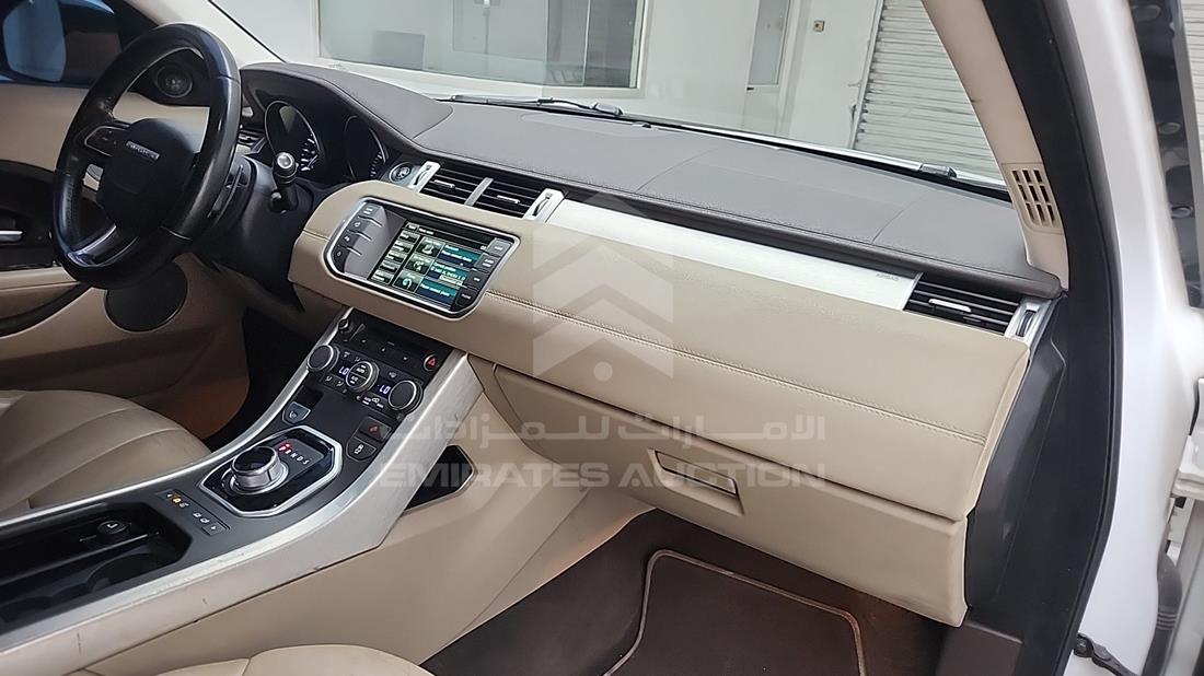 رنج روفر ايفوك 2015 — زاوية واجهة الراكب الأمامي الأيمن — صورة 30