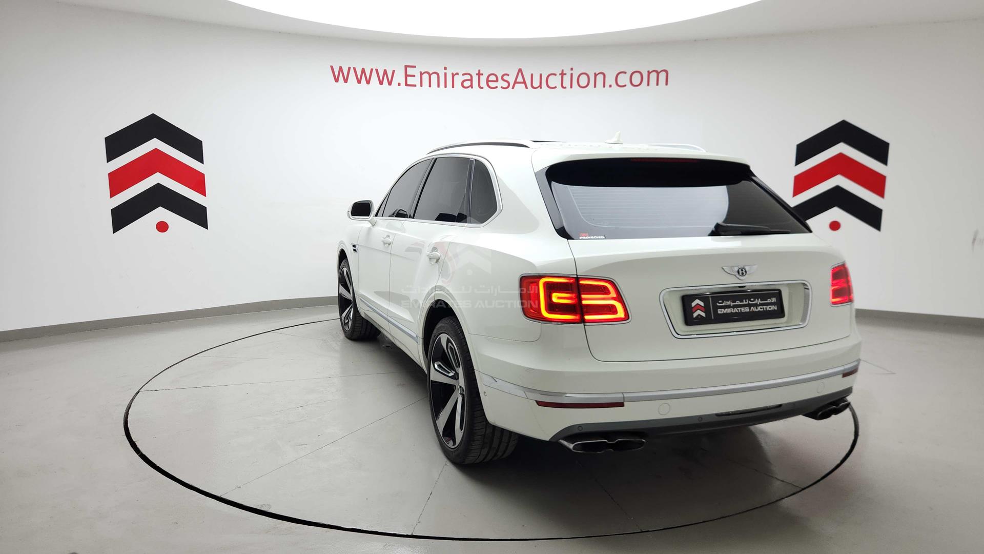2018 BENTLEY BENTAYGA VIN: SJAAL1ZV5JC022898