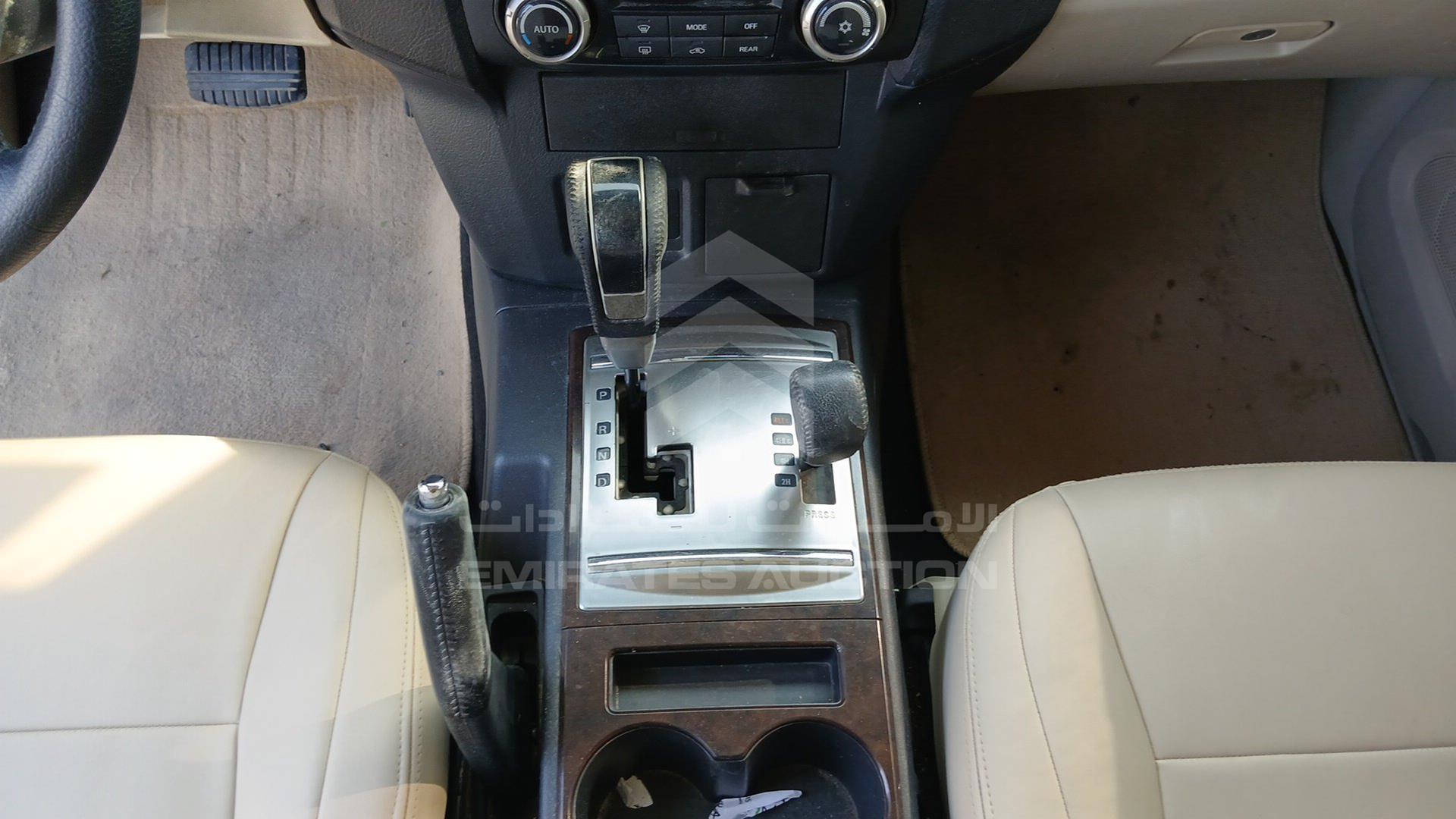 2014 MITSUBISHI PAJERO VIN: JMYLRV95WEJ709535