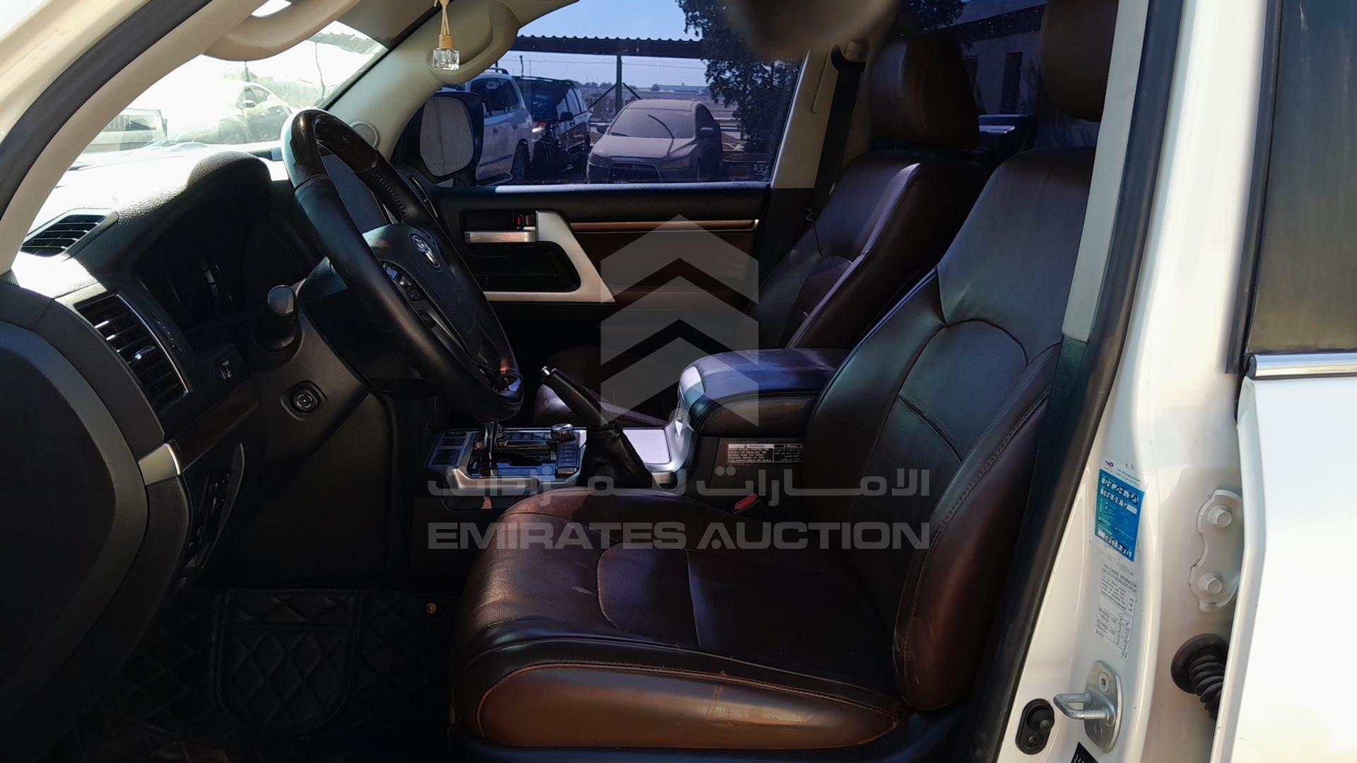 2017 TOYOTA LAND CRUISER VIN: JTMHY05J0H4057056