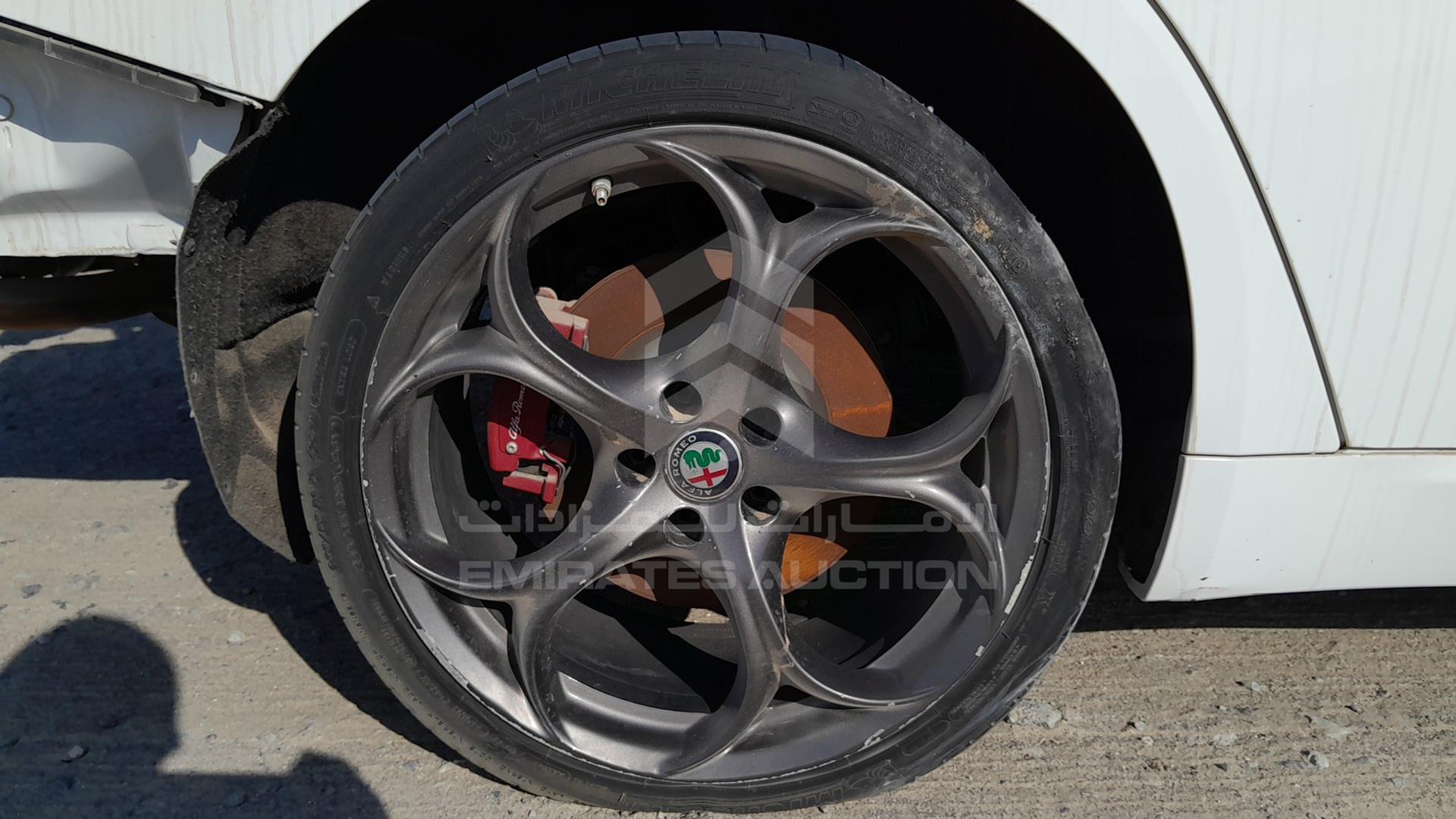 2019 ALFA ROMEO GIULIA VIN: ZAREAFDN8K7610465