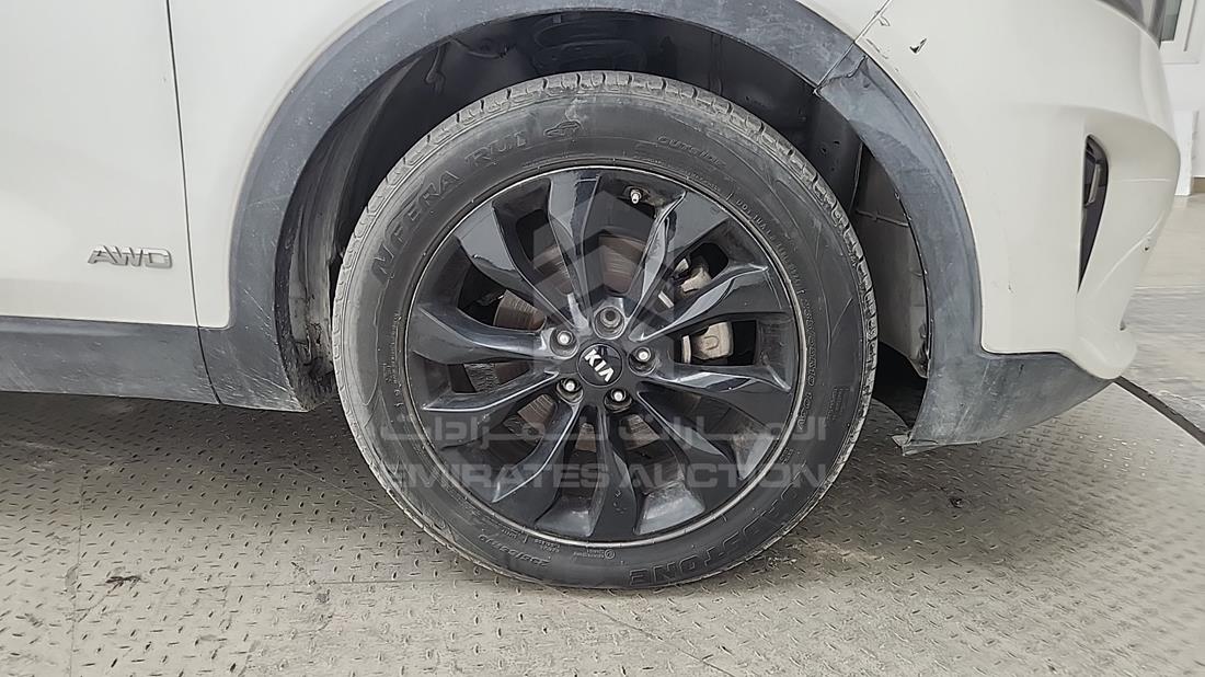 2019 Kia Sorento — Front Right Tyre — Photo 43