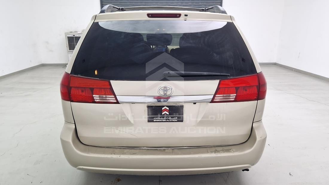 2004 Toyota Sienna — Rear View — Photo 10