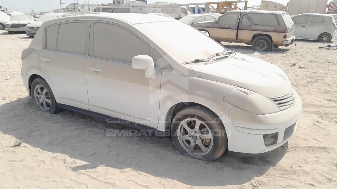 2013 Nissan Tiida — Front Right Angle — Photo 9