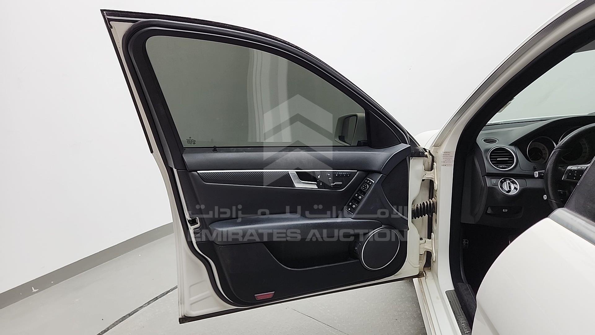 2013 MERCEDES C 200 VIN: WDDGF4JB8DA824113