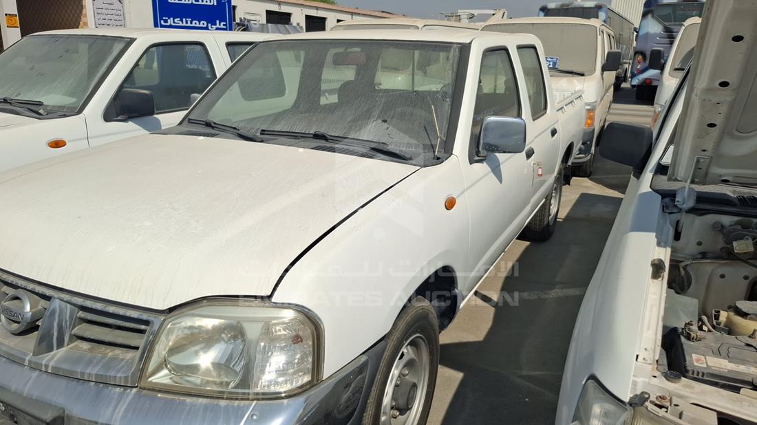 2009 Nissan Pick up D/C — Front Right Angle — Photo 9