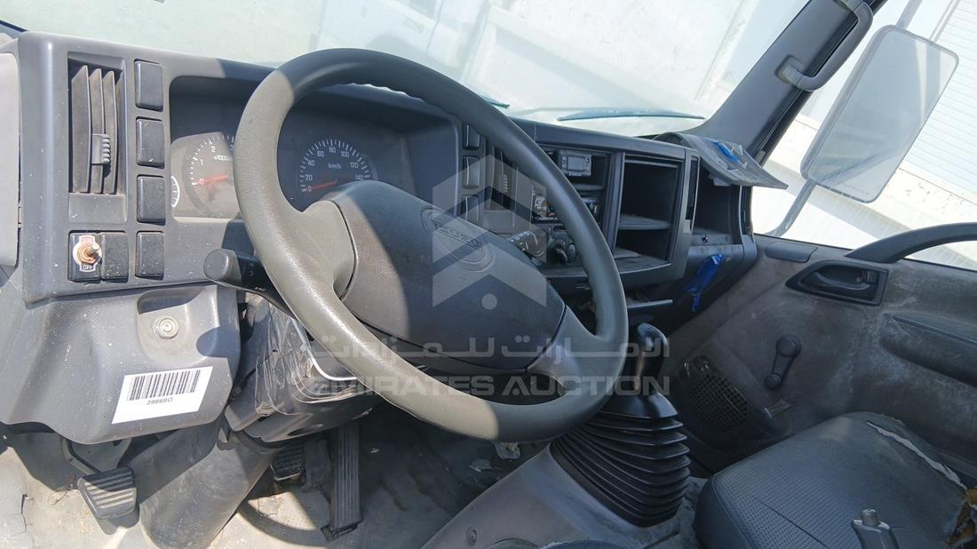 2014 Isuzu NMR — Full Dashboard View — Photo 15