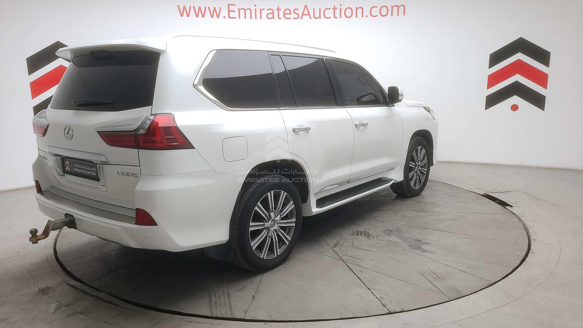 2016 LEXUS LX 570 VIN: JTJHY00WXG4203252