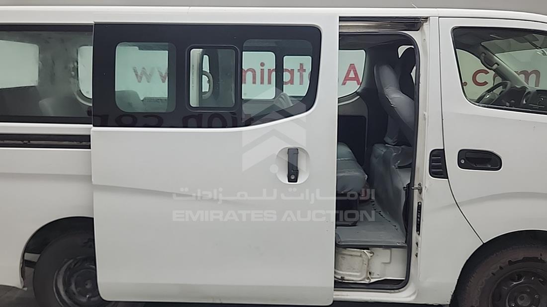 نيسان أورفان 2015 — الباب الخلفي الأيمن — صورة 21