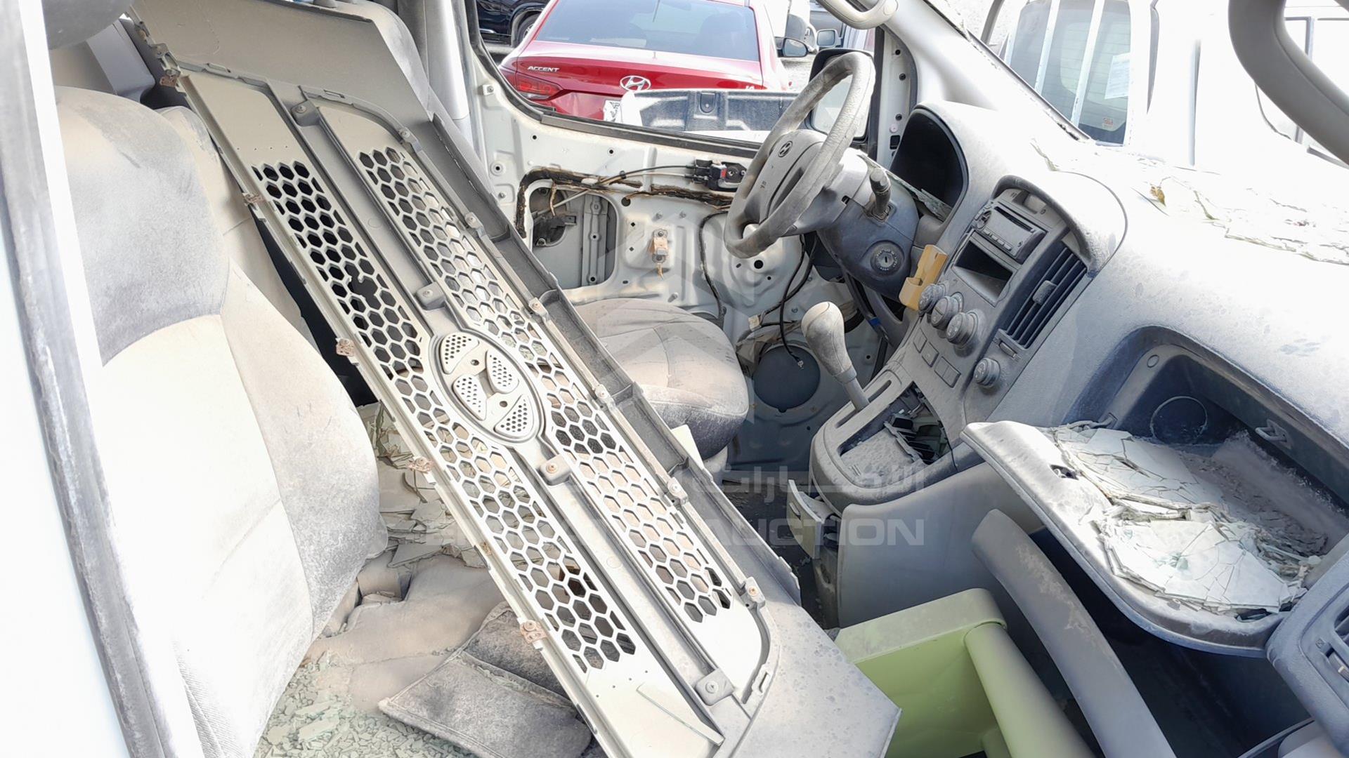2011 HYUNDAI H1 VIN: KMJWA37R3BU282315