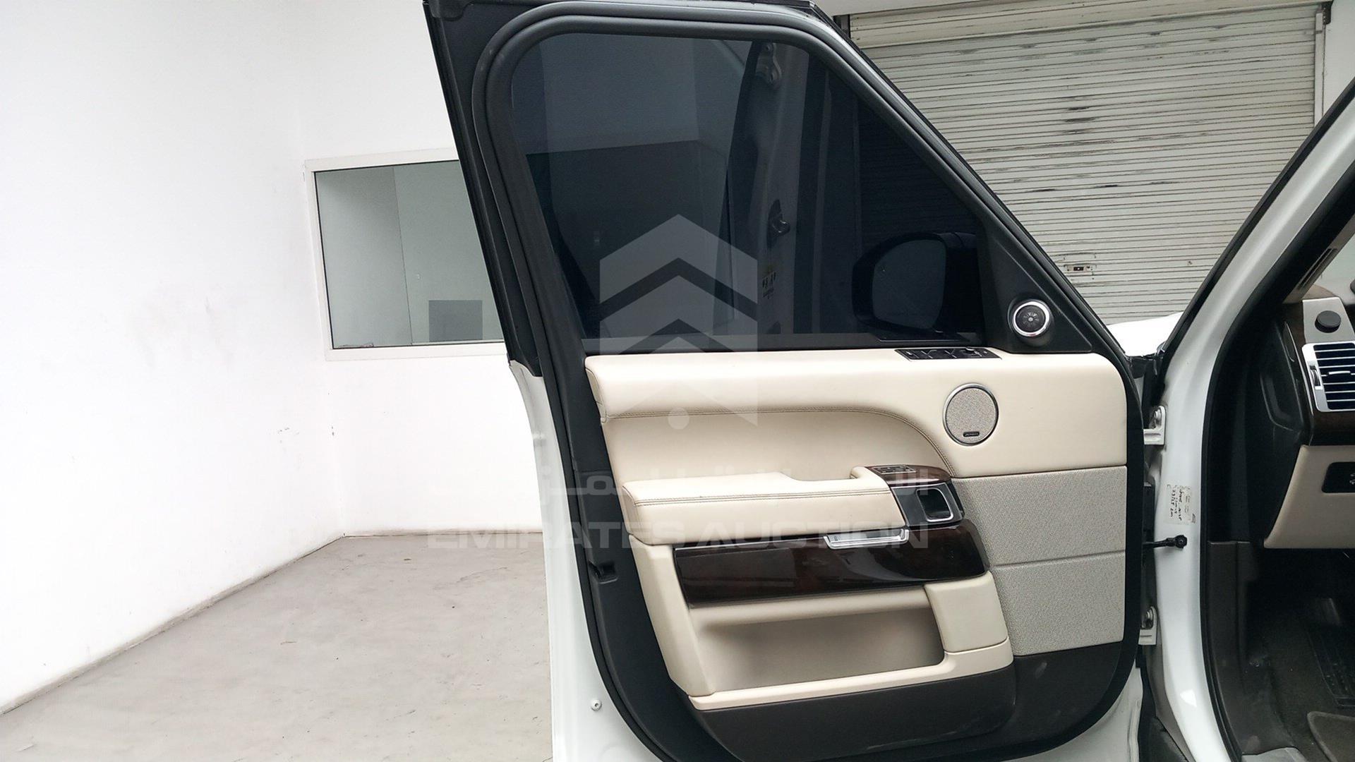 2014 RANGE ROVER VOGUE VIN: SALGA2EFXEA168100