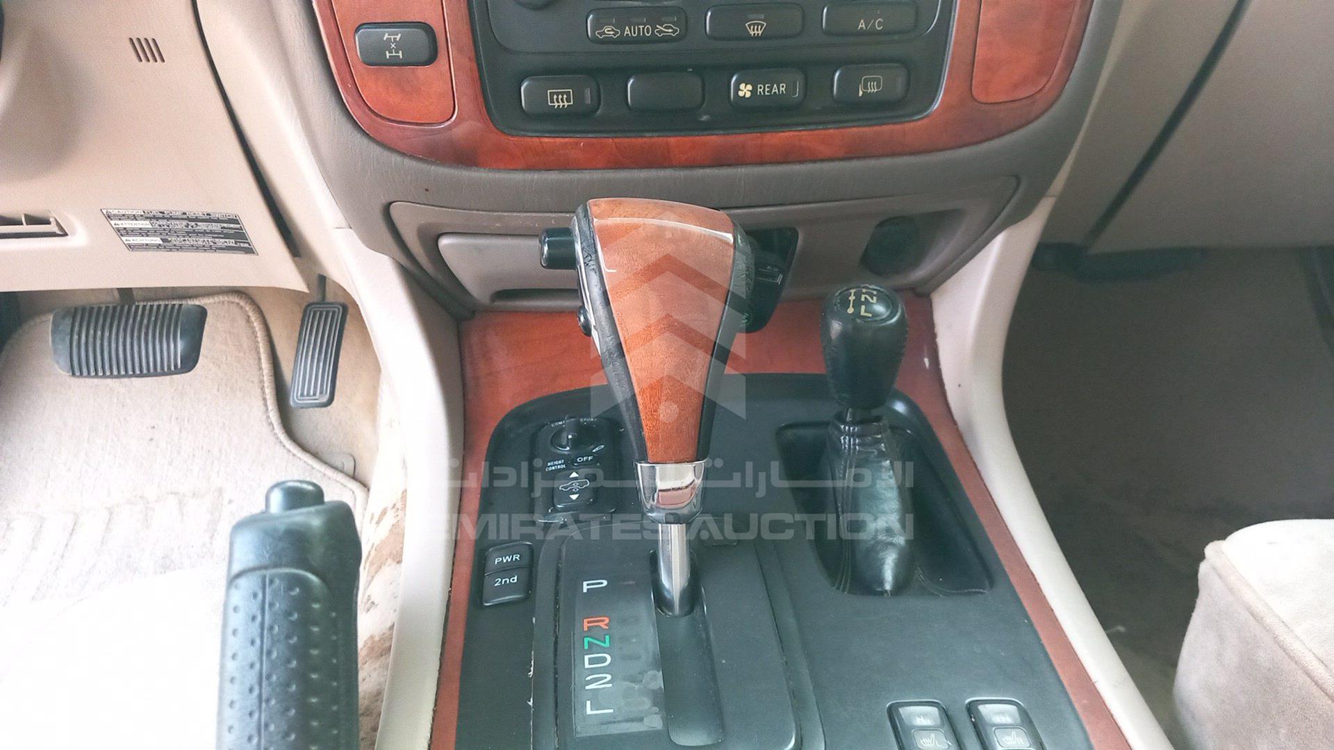 2001 LEXUS LX 470 VIN: JTJHT00W913508303