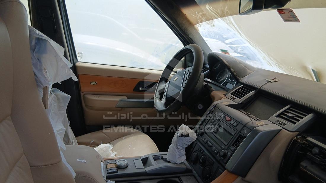 رنج روفر سبورت 2008 — زاوية الراكب الأمامي للمقعد — صورة 21