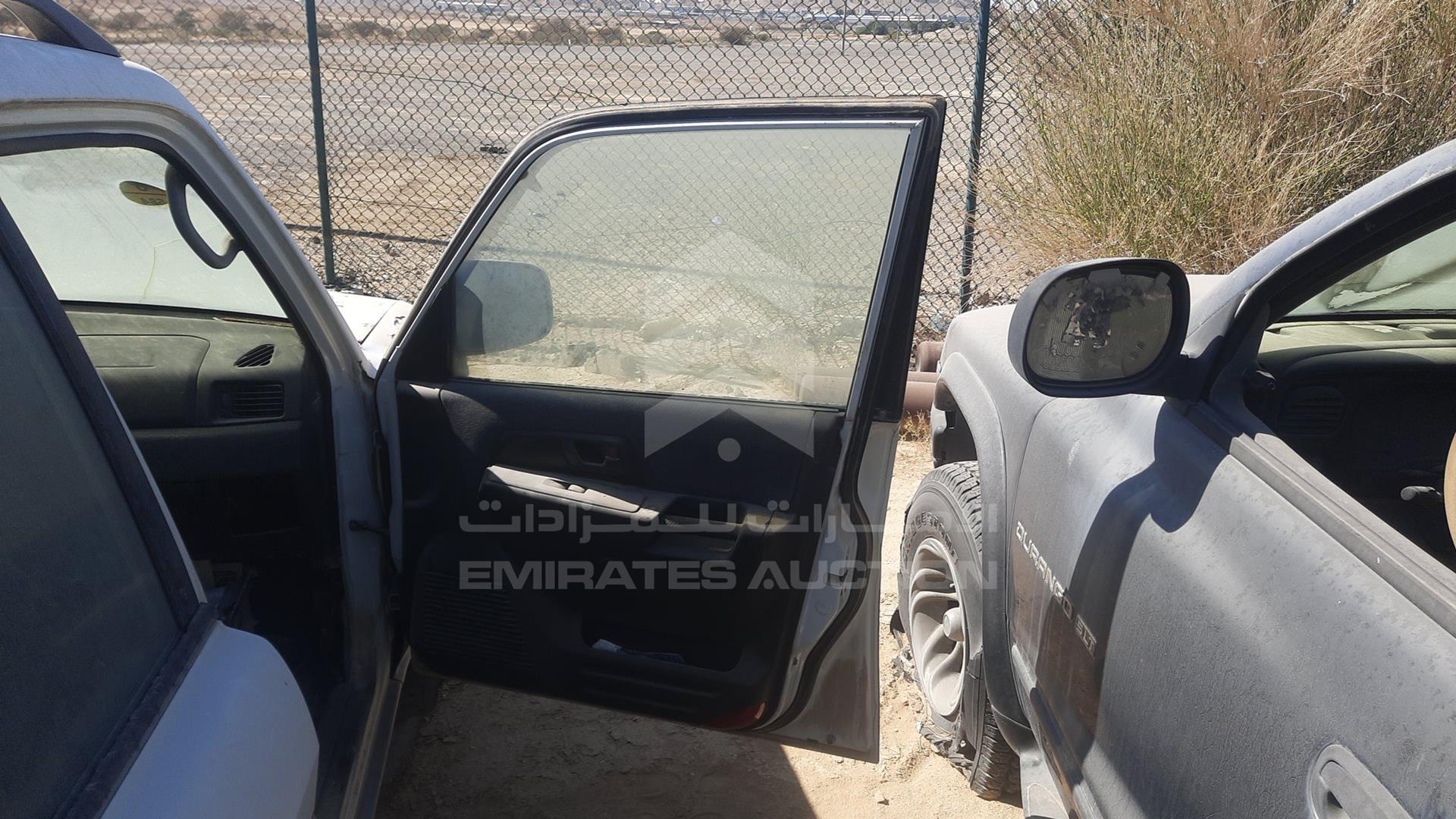 2002 MITSUBISHI PAJERO VIN: JMYLRH77W2Z701065