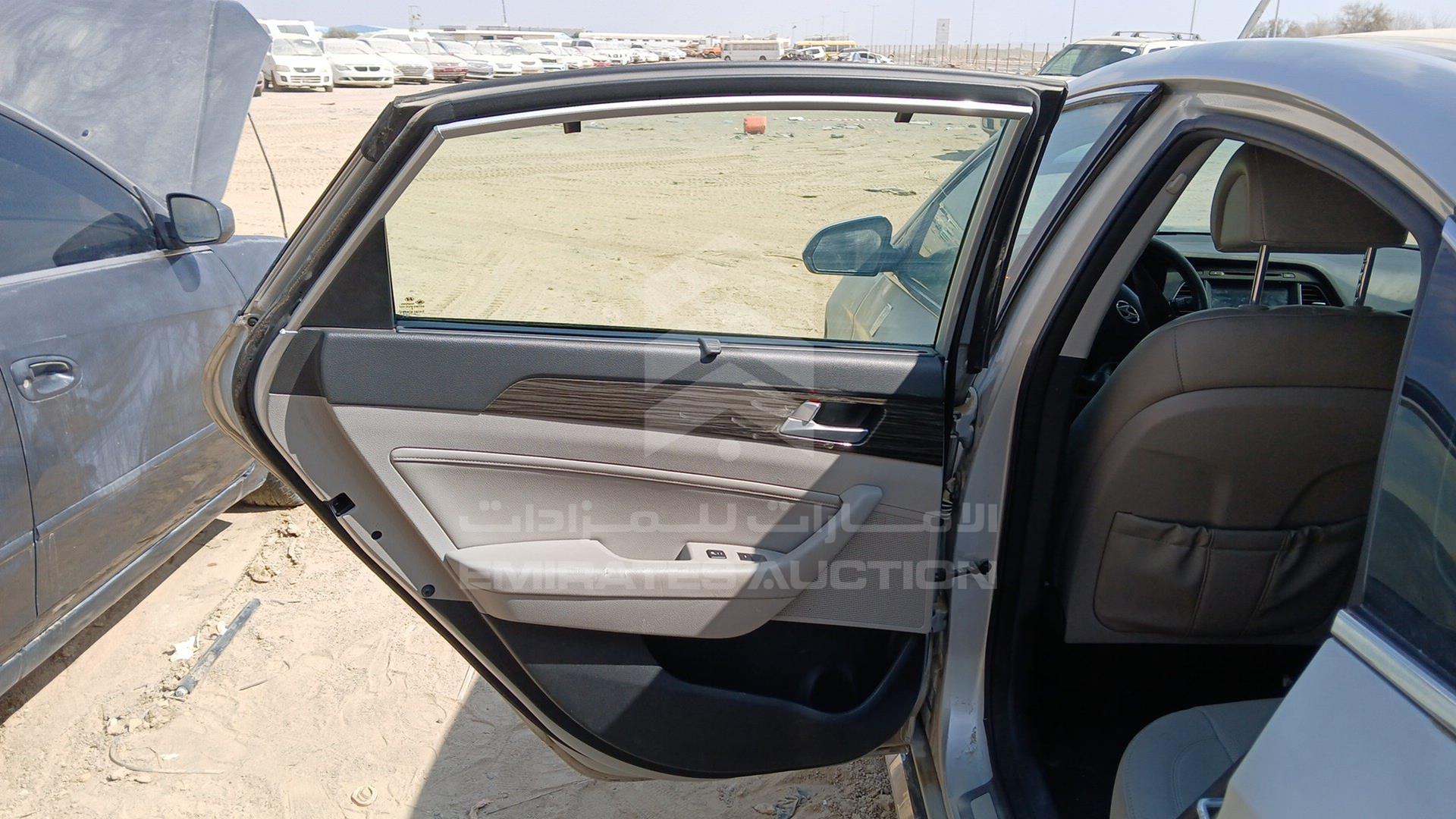2015 HYUNDAI SONATA VIN: 5NPE34AF0FH092763