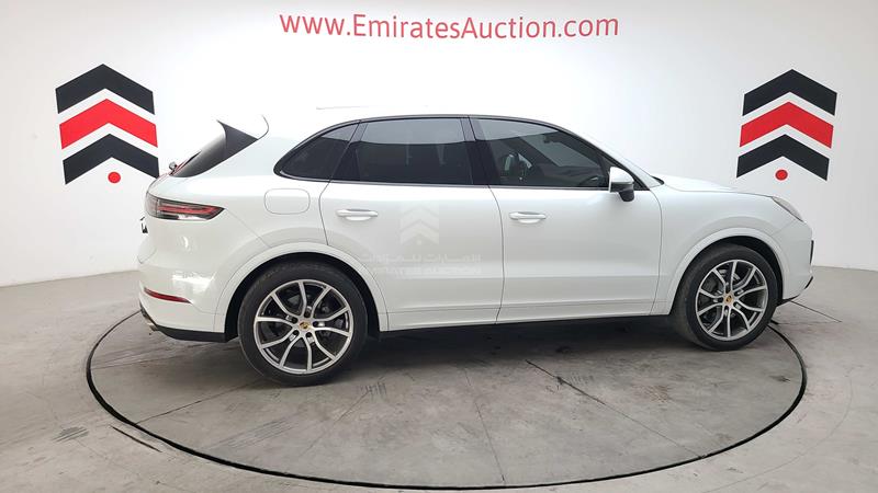 WP1AB2AYXKDA60232 2019 Porsche Cayenne S photo 8