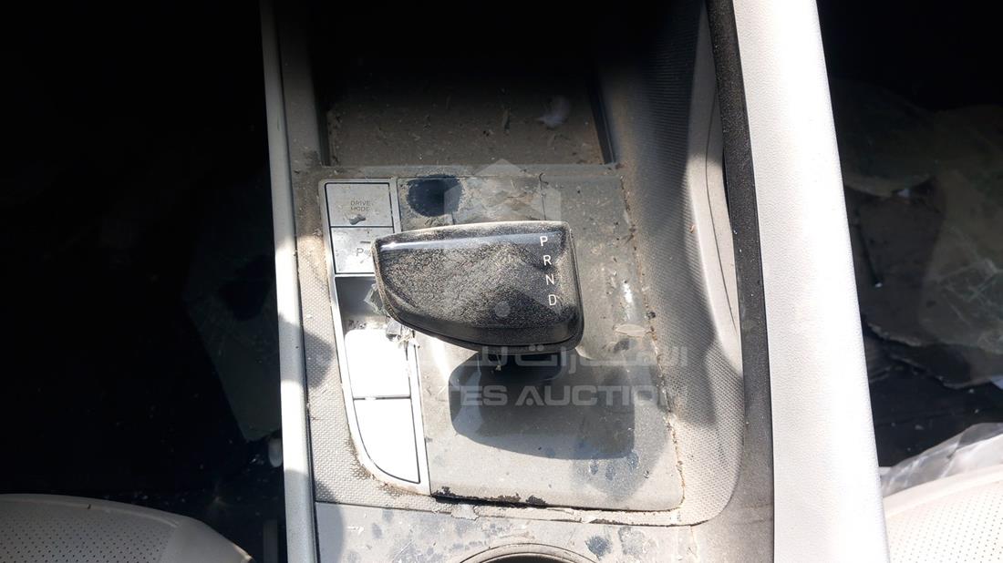 2024 Hyundai Elantra — Gear View — Photo 16