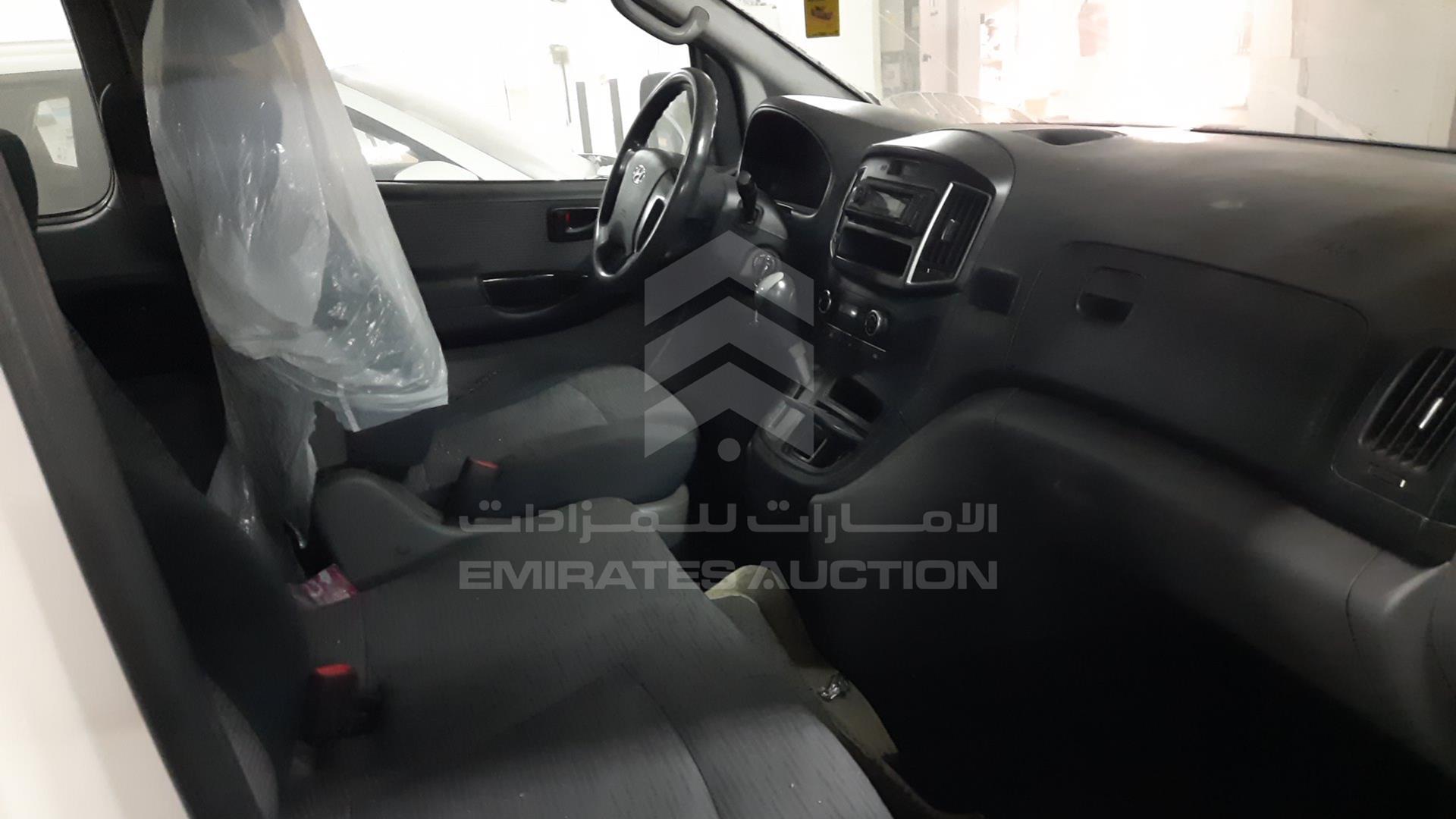 2018 HYUNDAI H1 VIN: KMHWG81RXJU967562