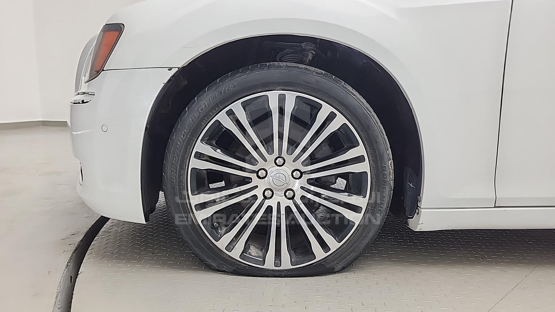 2013 CHRYSLER 300 VIN: 2C3CCABG4DH528845