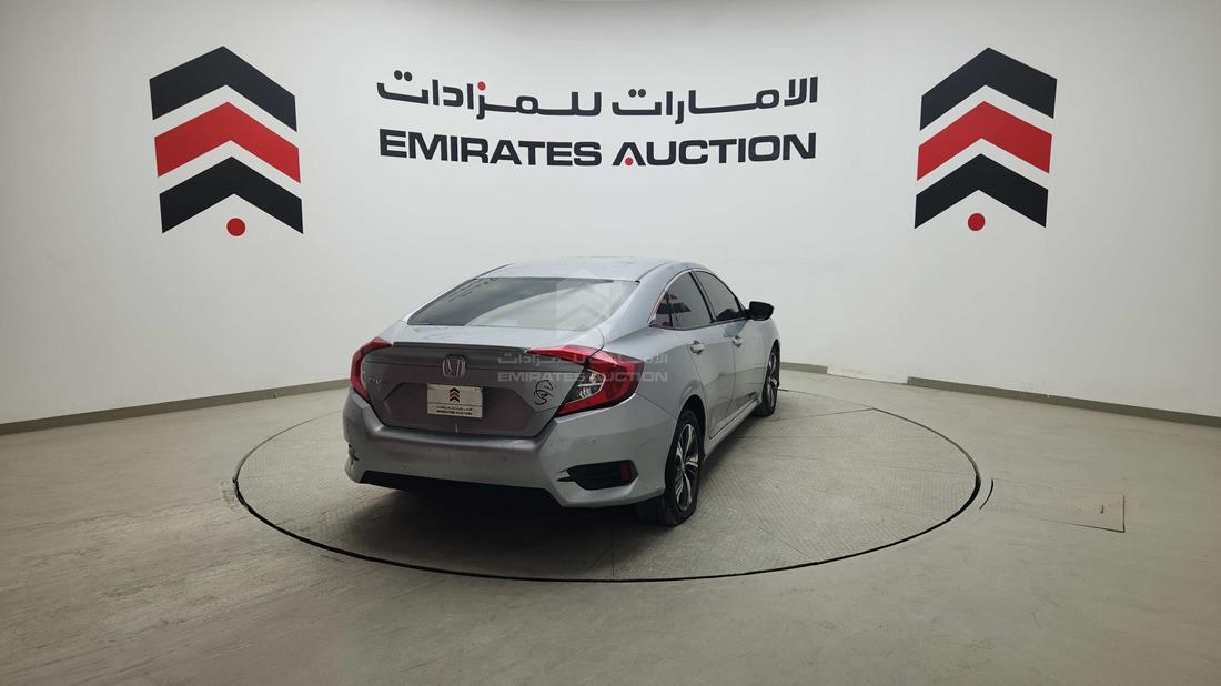 هوندا سيفيك 2021 — الزاوية الخلفية اليمنى — صورة 9