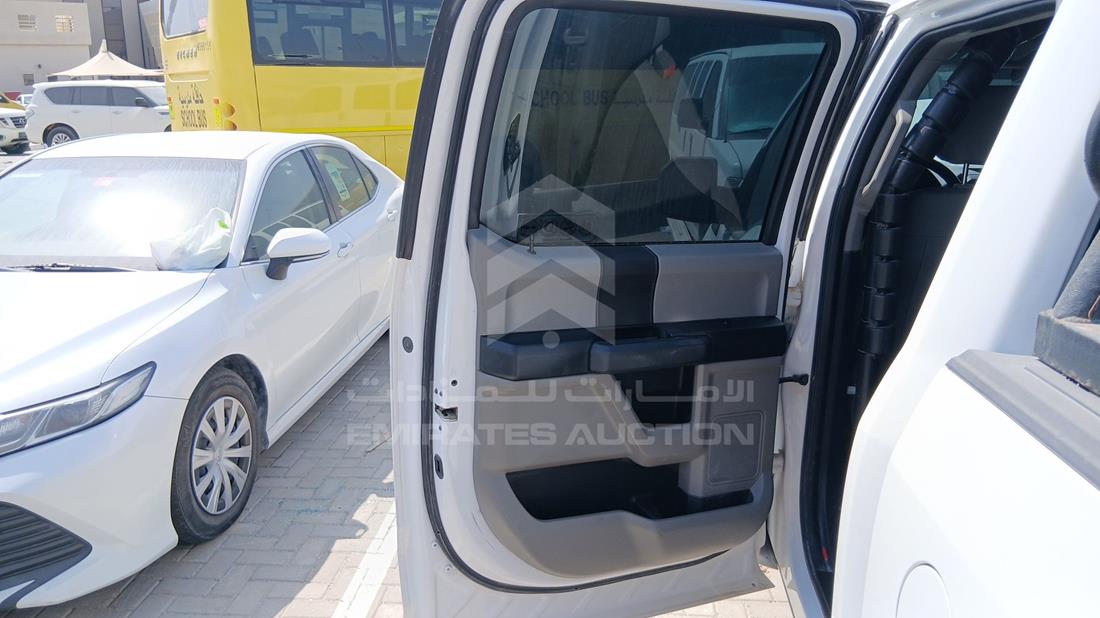 فورد اف 150 2019 — الباب الخلفي الأيسر — صورة 19