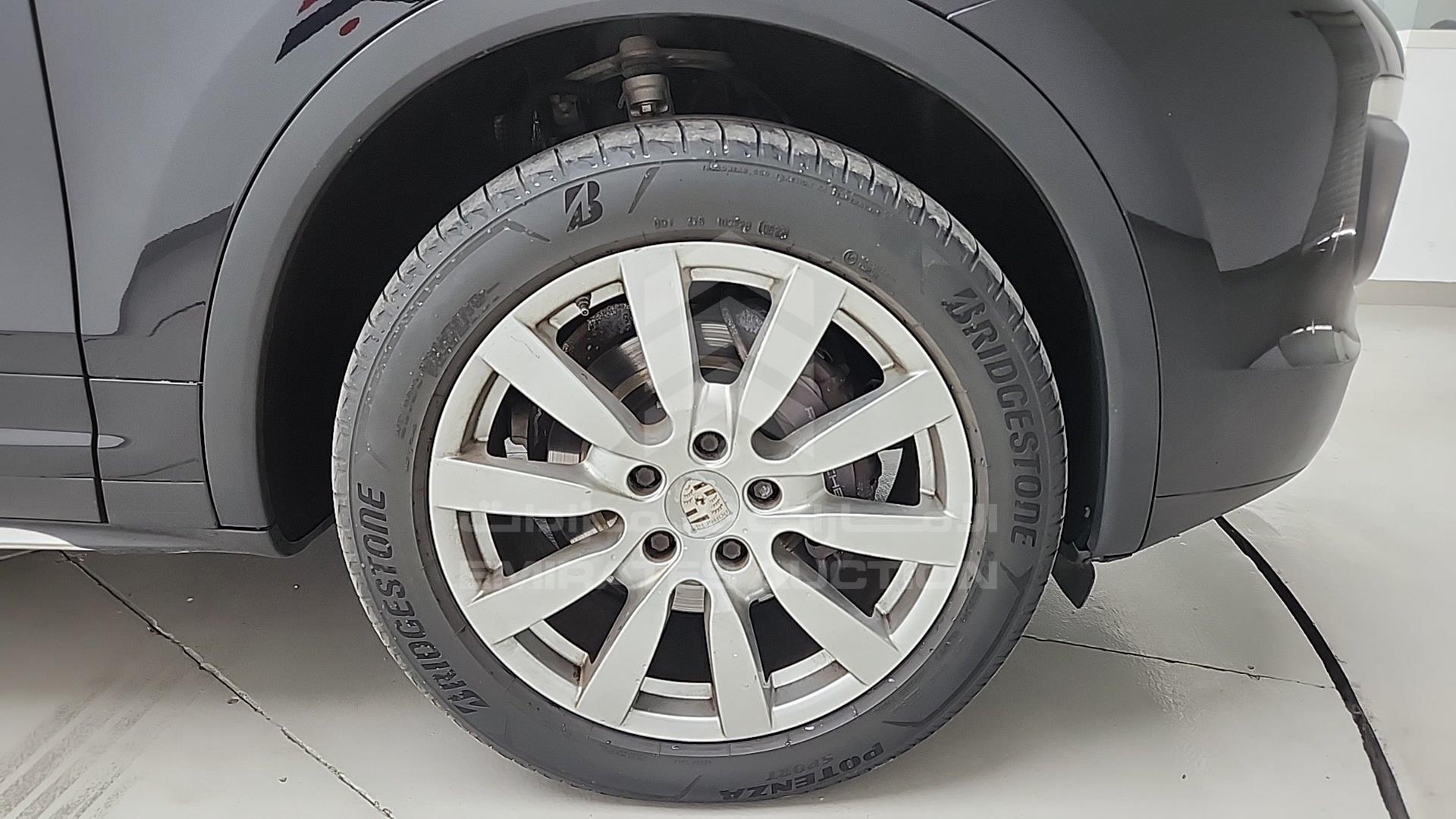 2016 PORSCHE CAYENNE VIN: WP1ZZZ92ZGLA05582