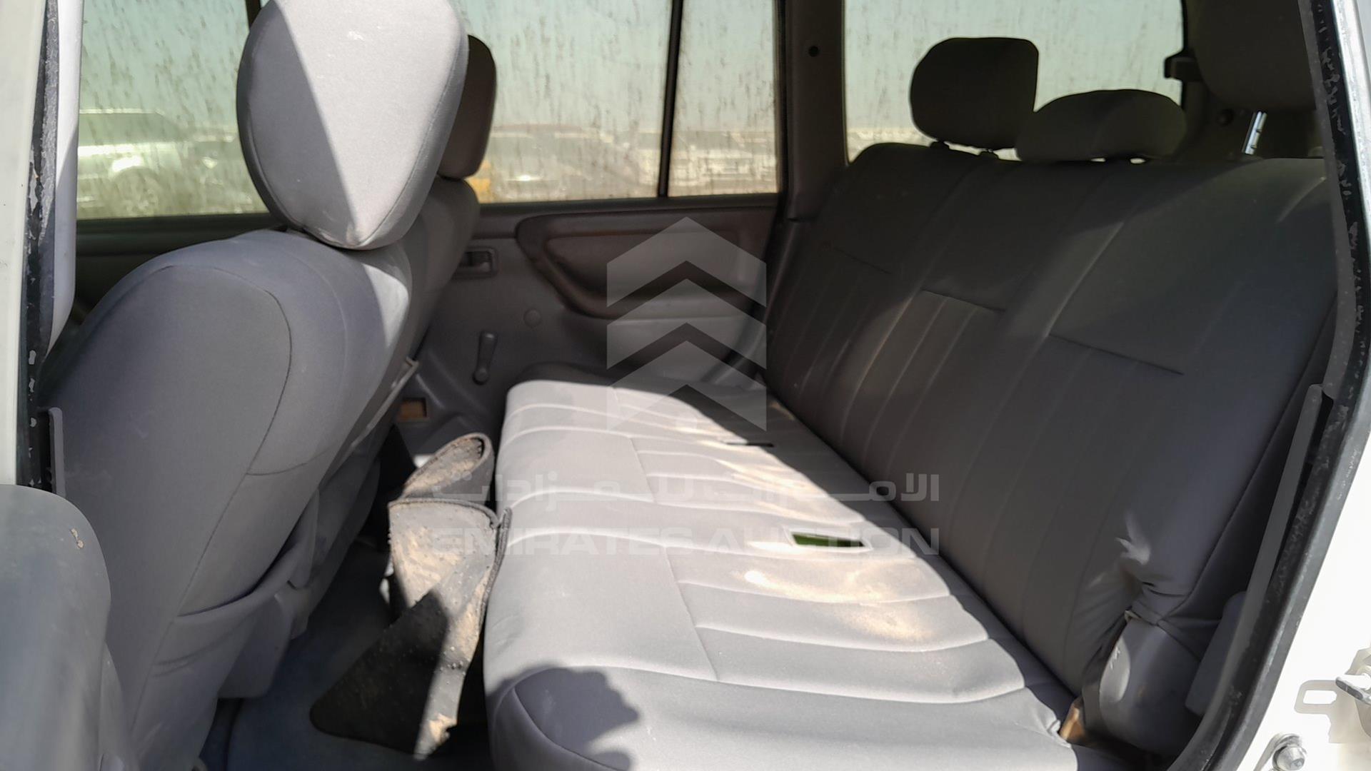 2004 TOYOTA LAND CRUISER VIN: JTGHJ01J843004764