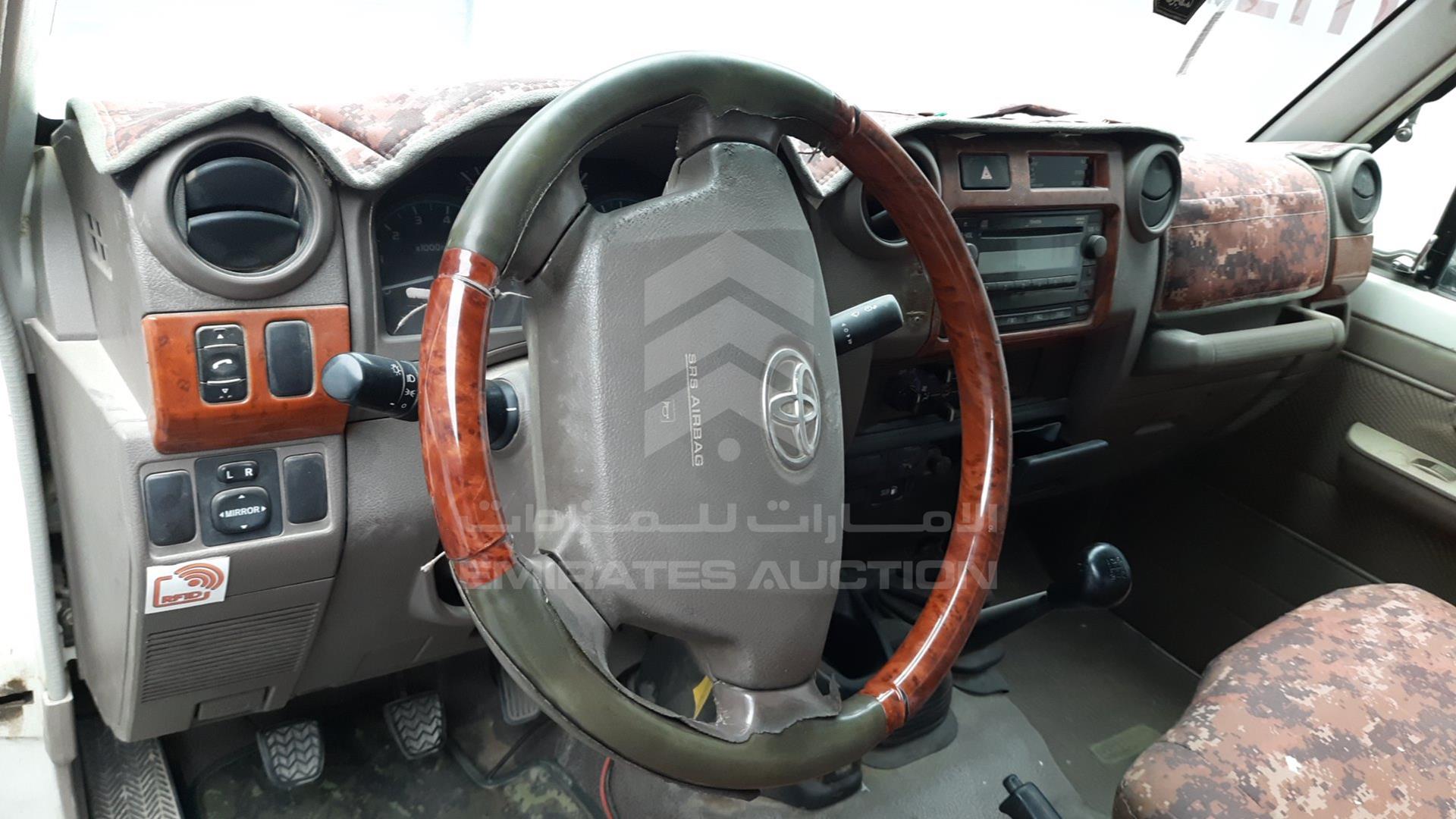 2013 TOYOTA LAND CRUISER VIN: JTFLU73J2D4547985