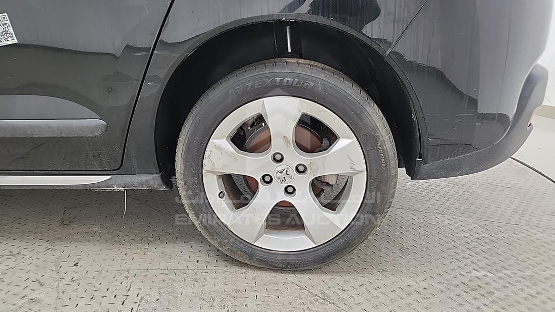 2011 Peugeot 3008 — Rear Left Tyre — Photo 34