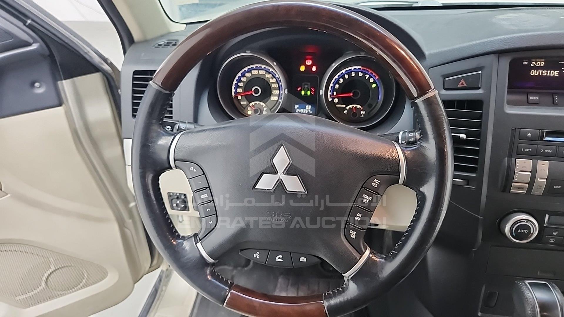 2011 MITSUBISHI PAJERO VIN: JMYLRV95WBJ706502