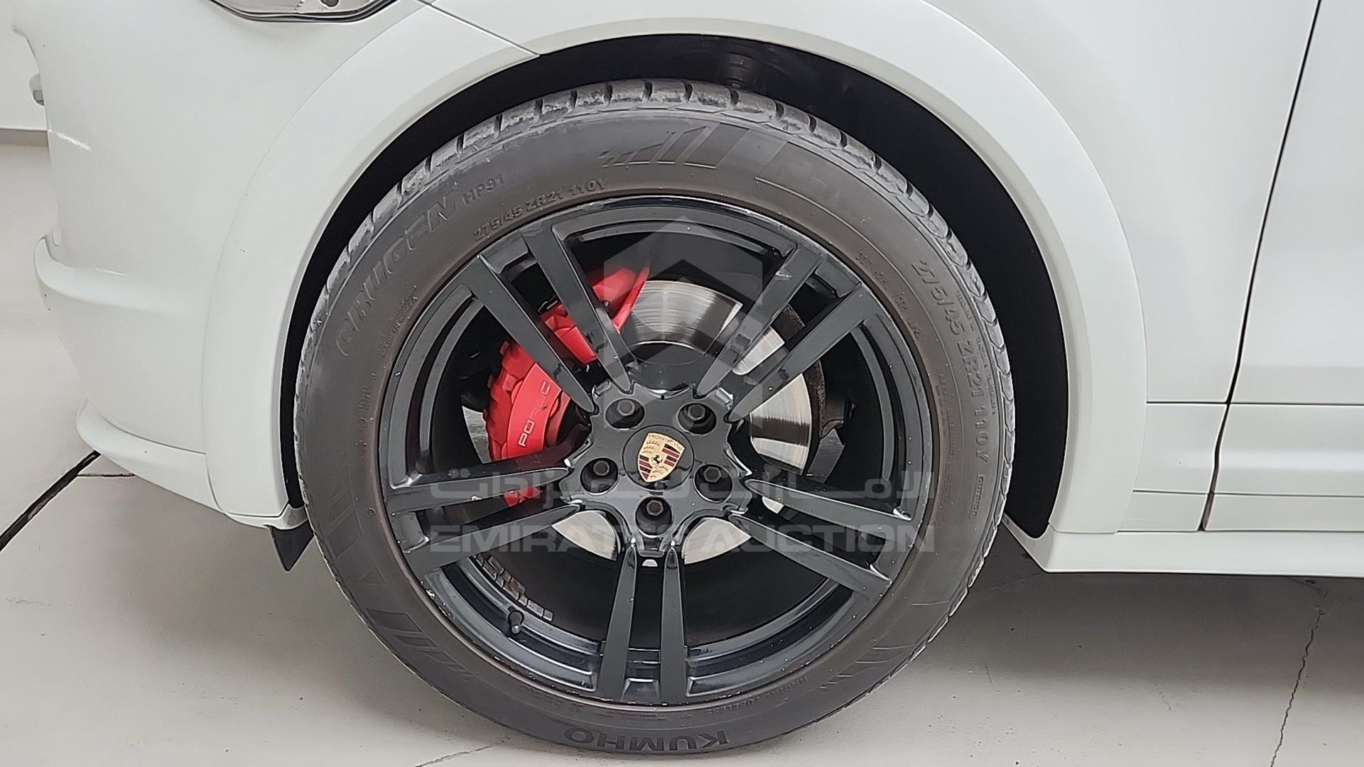 2014 PORSCHE CAYENNE GTS VIN: WP1ZZZ92ZELA73608