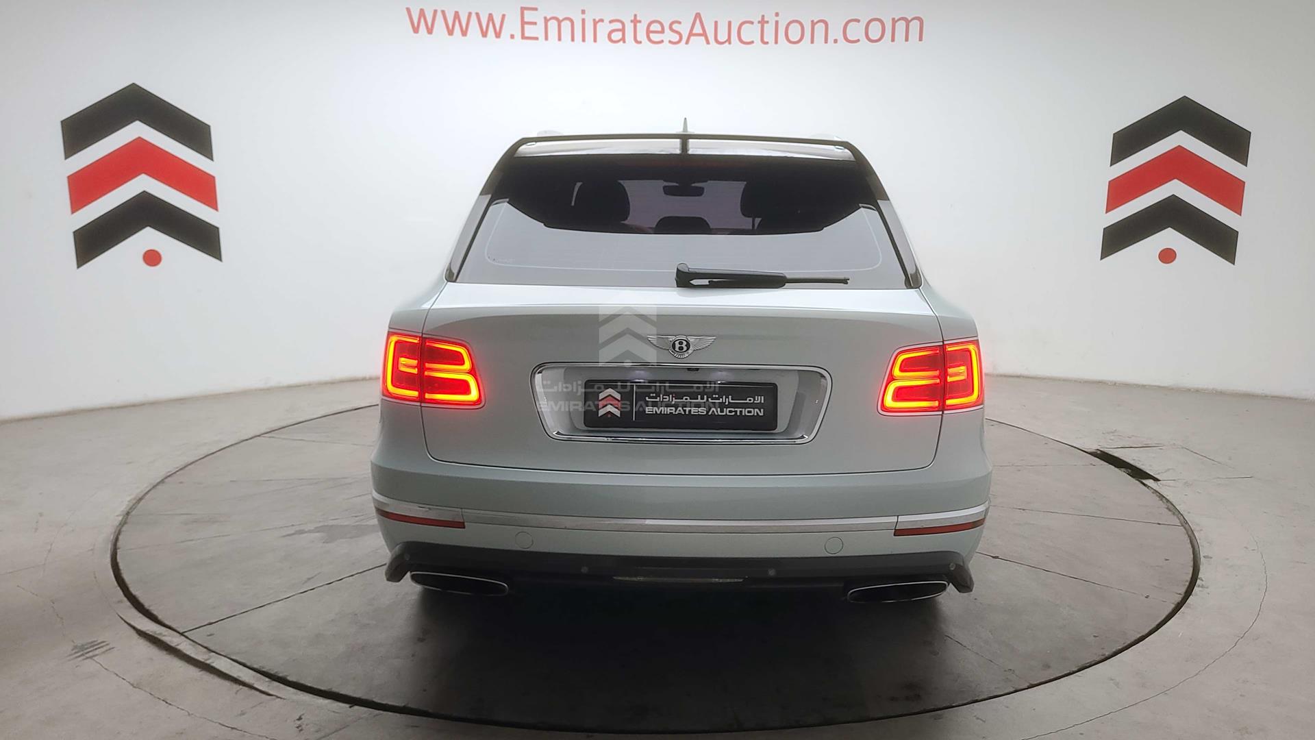 2017 BENTLEY BENTAYGA VIN: SJAAB1ZV5HC016676