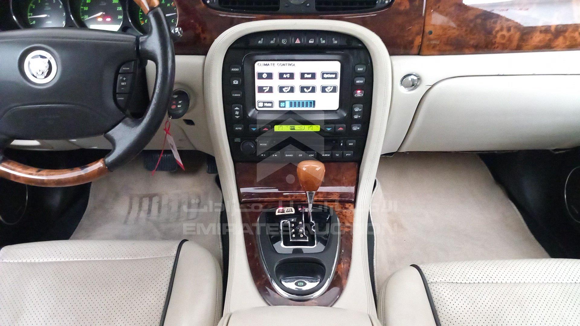2008 JAGUAR X J 8 VIN: SAJAA89F58SH25430