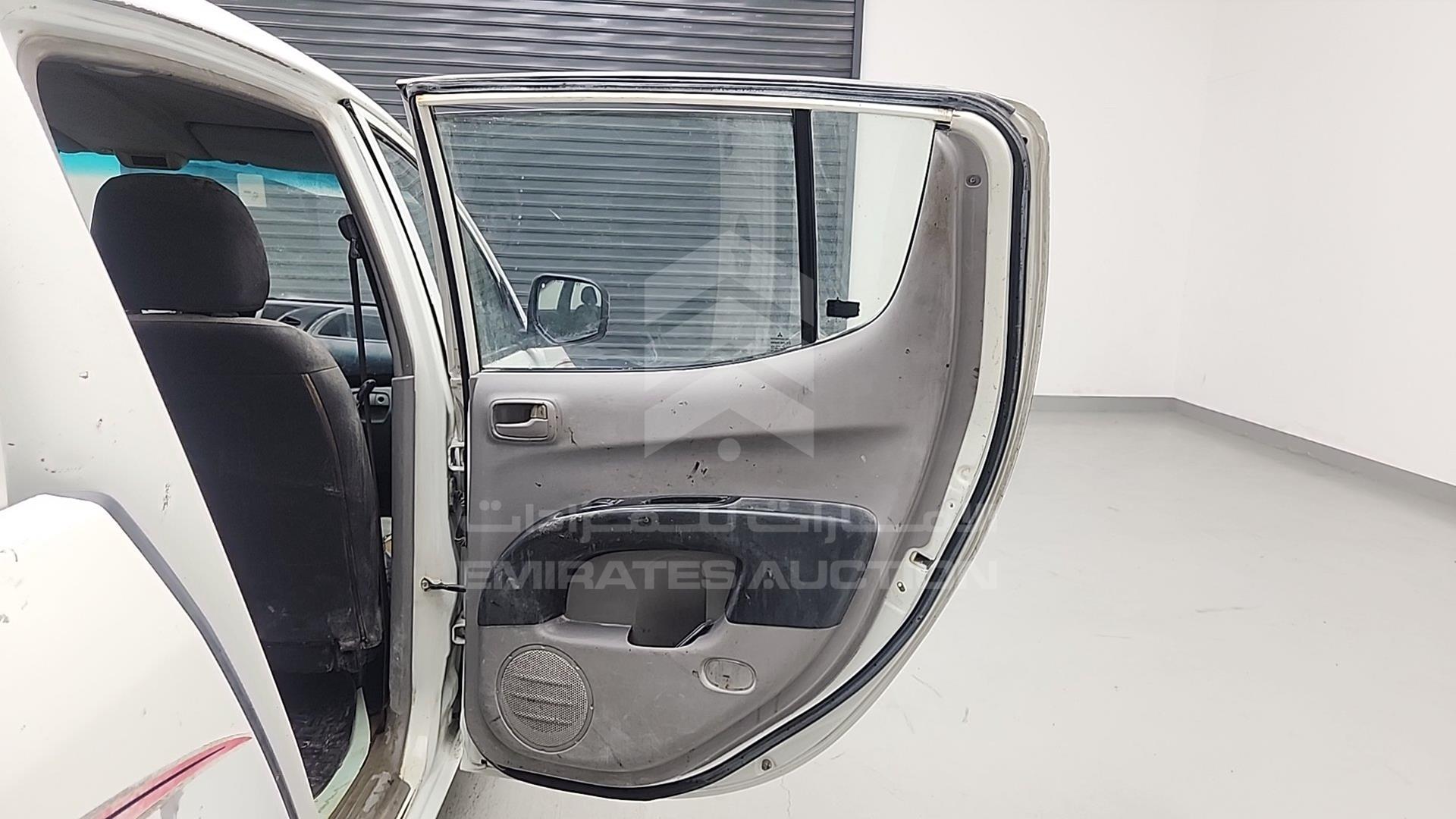 2013 MITSUBISHI PICK UP VIN: MMBJNKA50DD018547