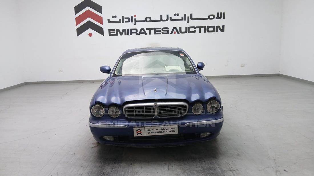 جاكوار  2004 — الزاوية الأمامية بالكامل — صورة 1