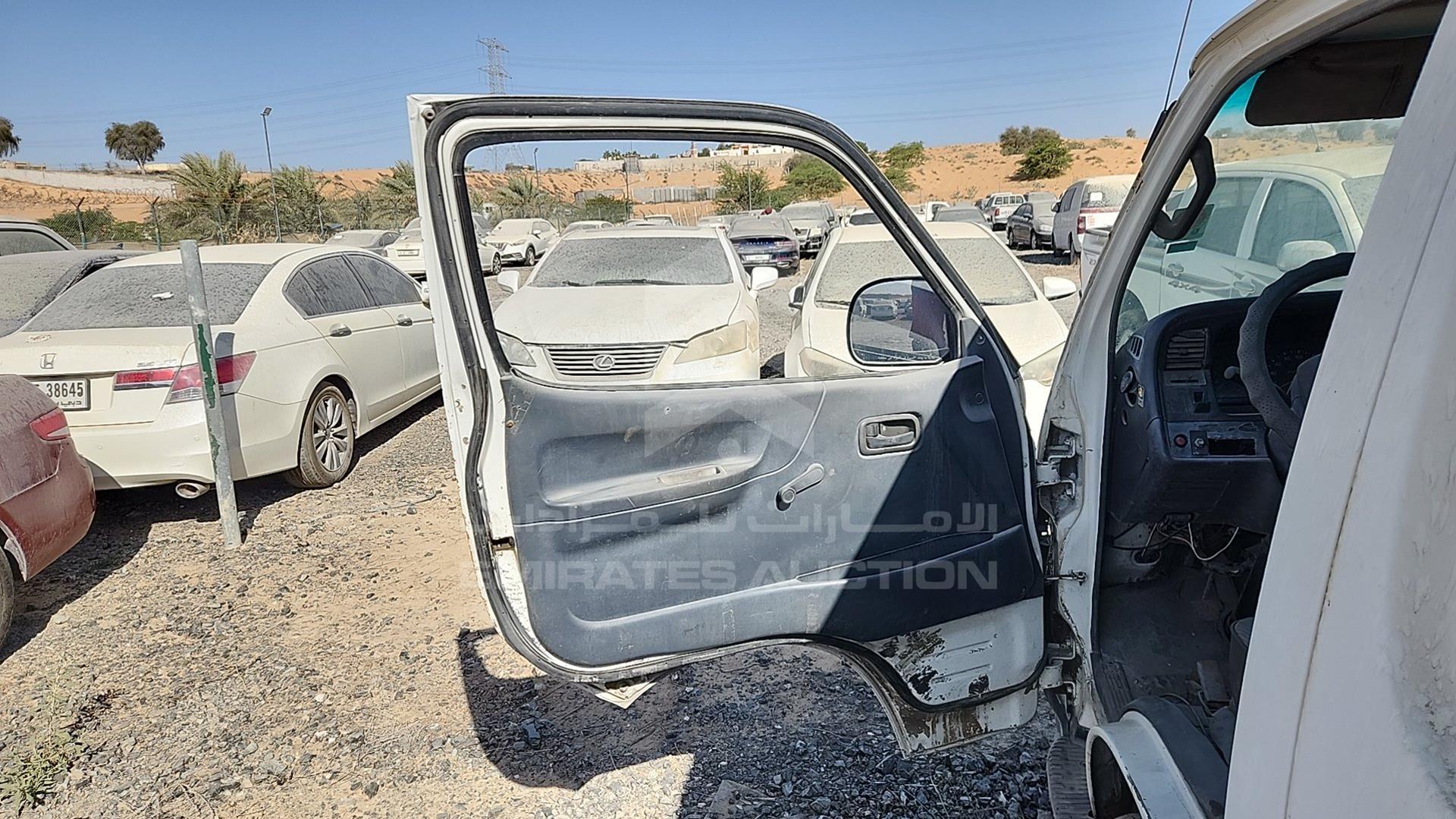 2000 TOYOTA HIACE VIN: JT4ZA1191Y0035729
