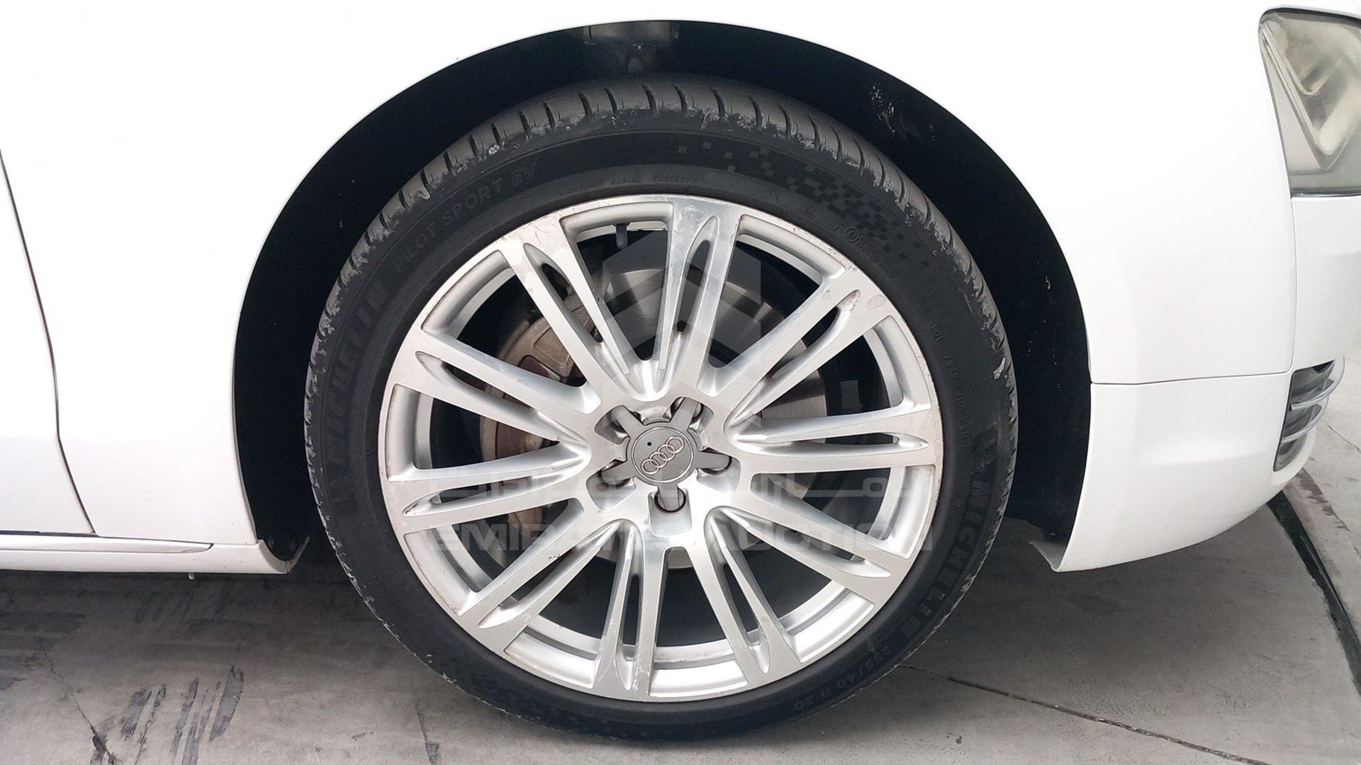 2011 AUDI A8 VIN: WAURGB4H2BN017741